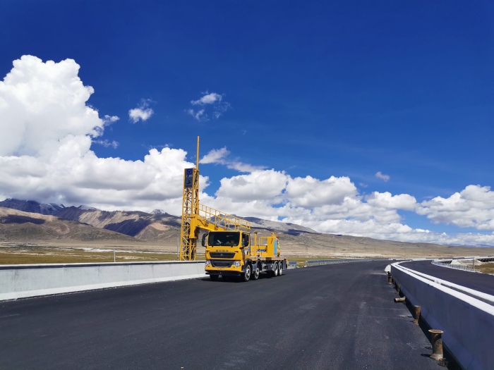 OK138太阳集团官网桥梁检测车助力雅安高速磨练