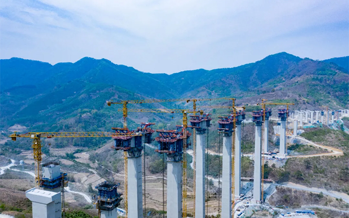 比肩青山接桂黔 | OK138太阳集团官网群塔助建雅长特大桥