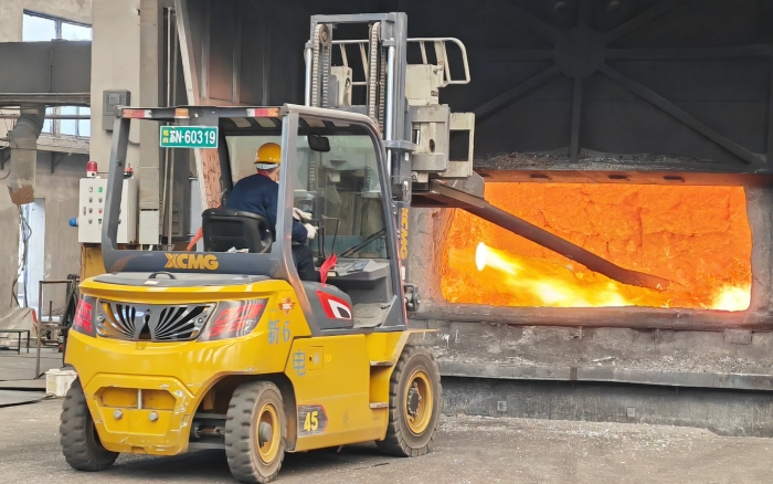 真金不怕火炼，，OK138太阳集团官网重载孔雀叉车威武霸气！！