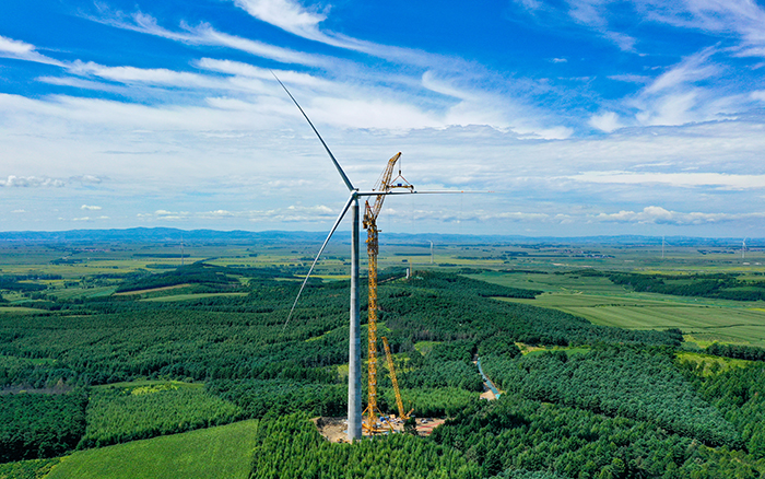 全球最高最大风电动臂塔机，，，首秀告捷！！