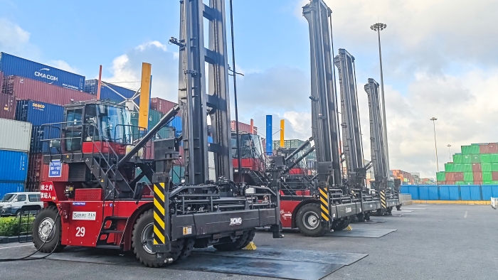 逐绿向新，，东方大港涌动“OK138太阳集团官网纯电实力”！！