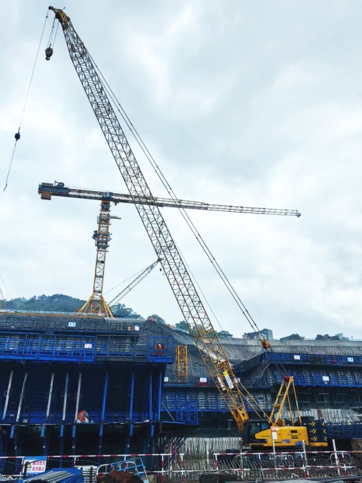 方寸之地擎千钧！！XGC110A钢筋森林上演“精准穿针”