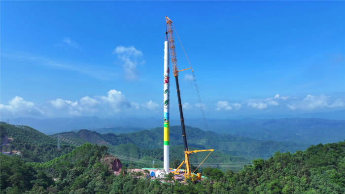 402吨重载转！！全球第一吊“轻松驾驭”崎岖山路